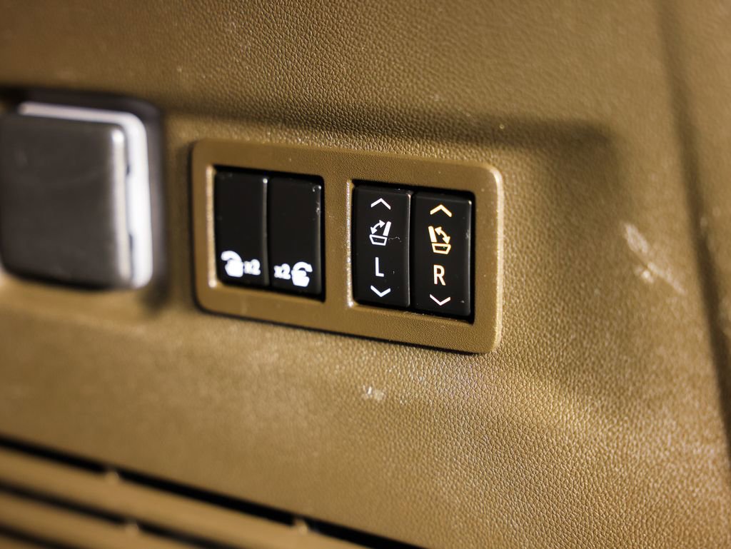 Used 2025 GMC Yukon XL Elevation image 18