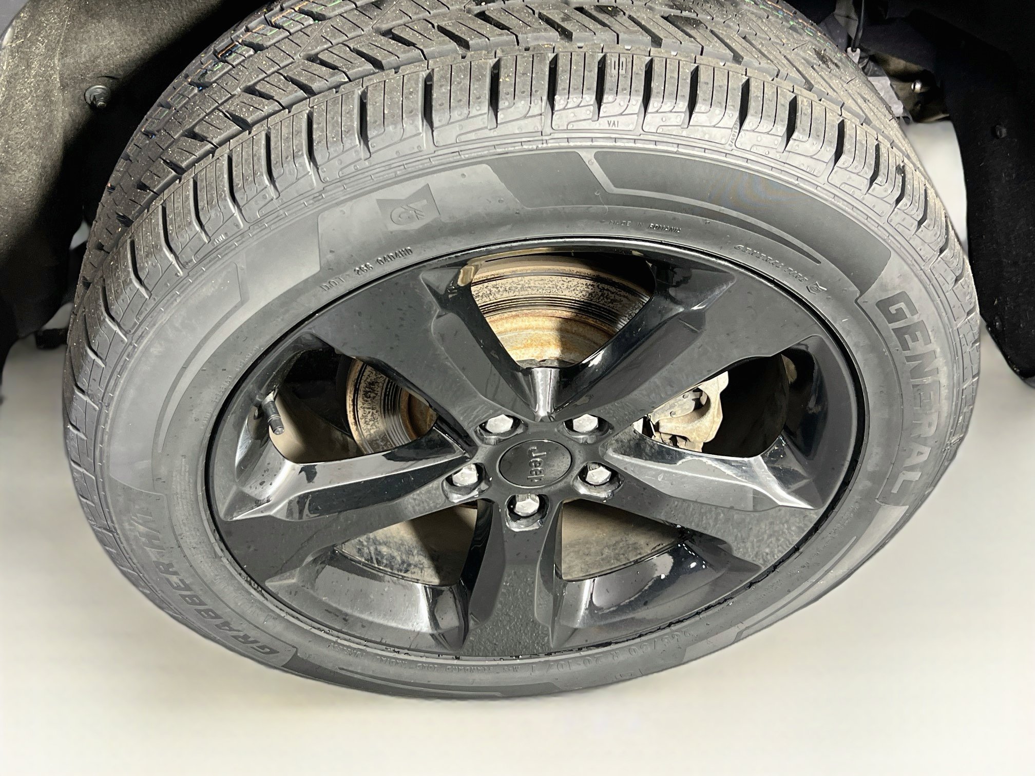 Used 2023 Jeep Grand Cherokee Altitude AWD/4WD image 30