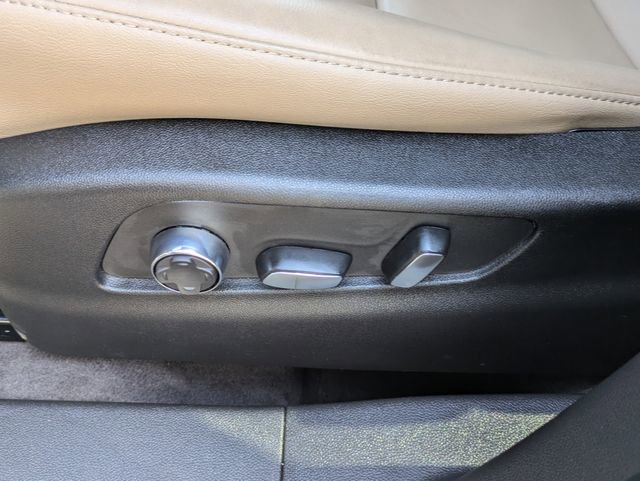 Used 2025 Cadillac XT4 Premium Luxury image 21