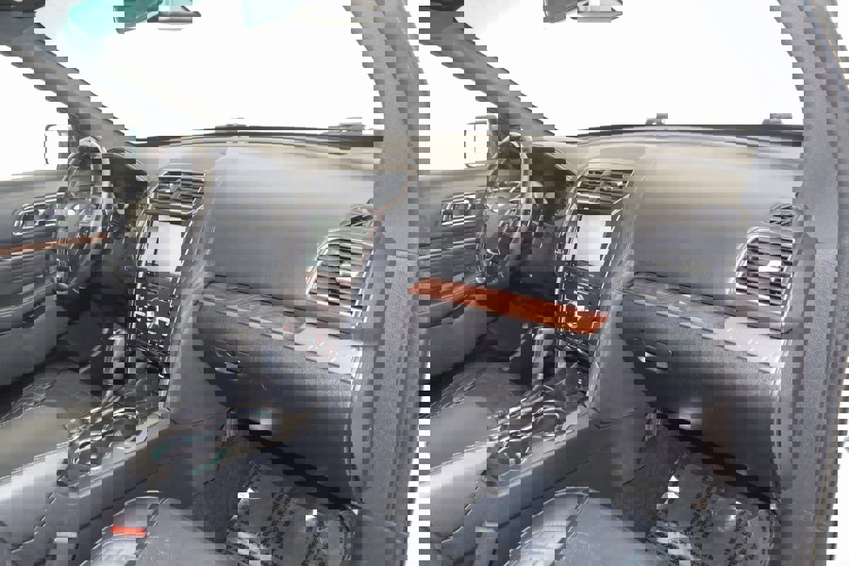 Used 2016 Ford Explorer Platinum image 42