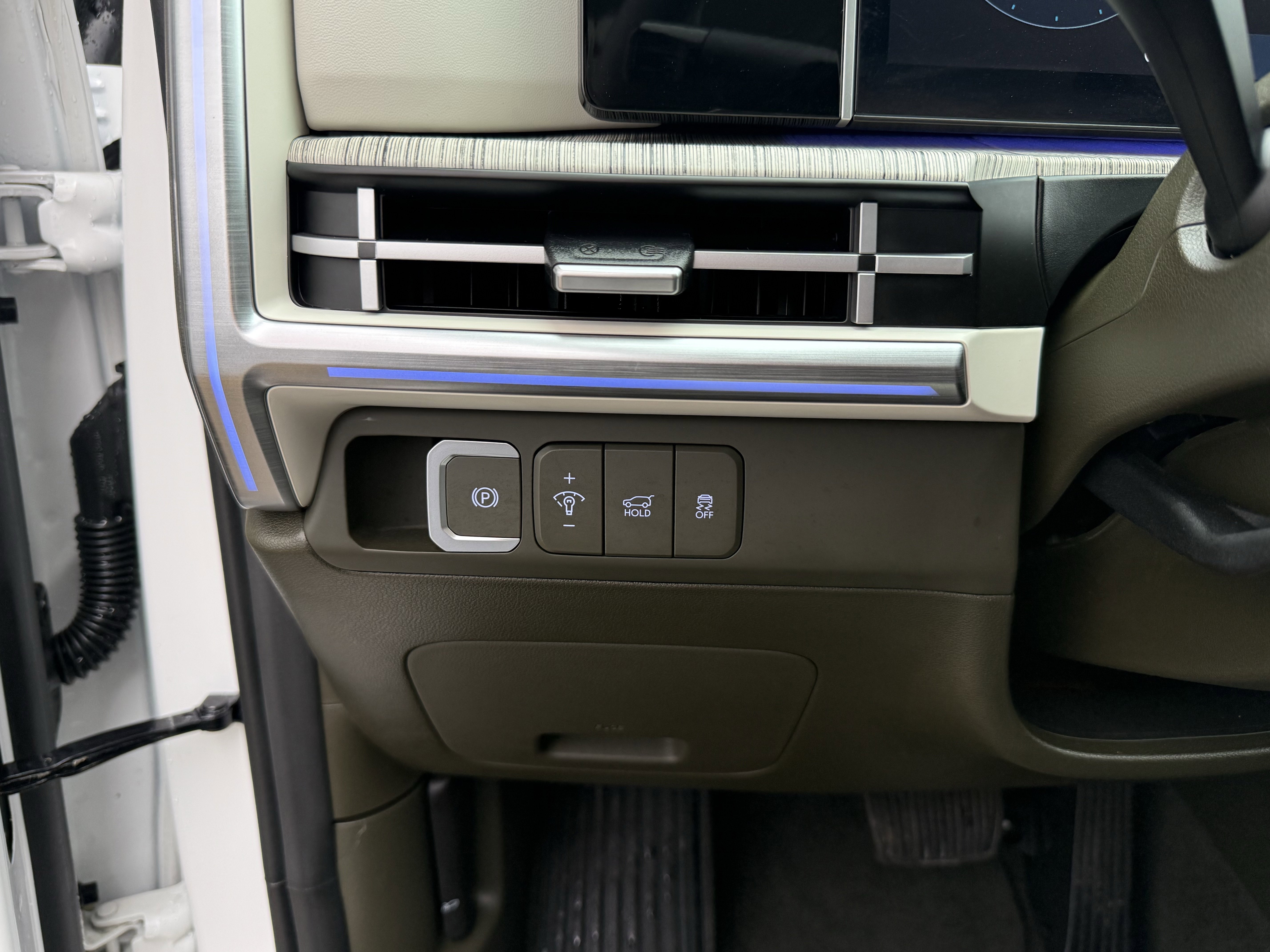 Used 2024 Hyundai Santa Fe Calligraphy image 14
