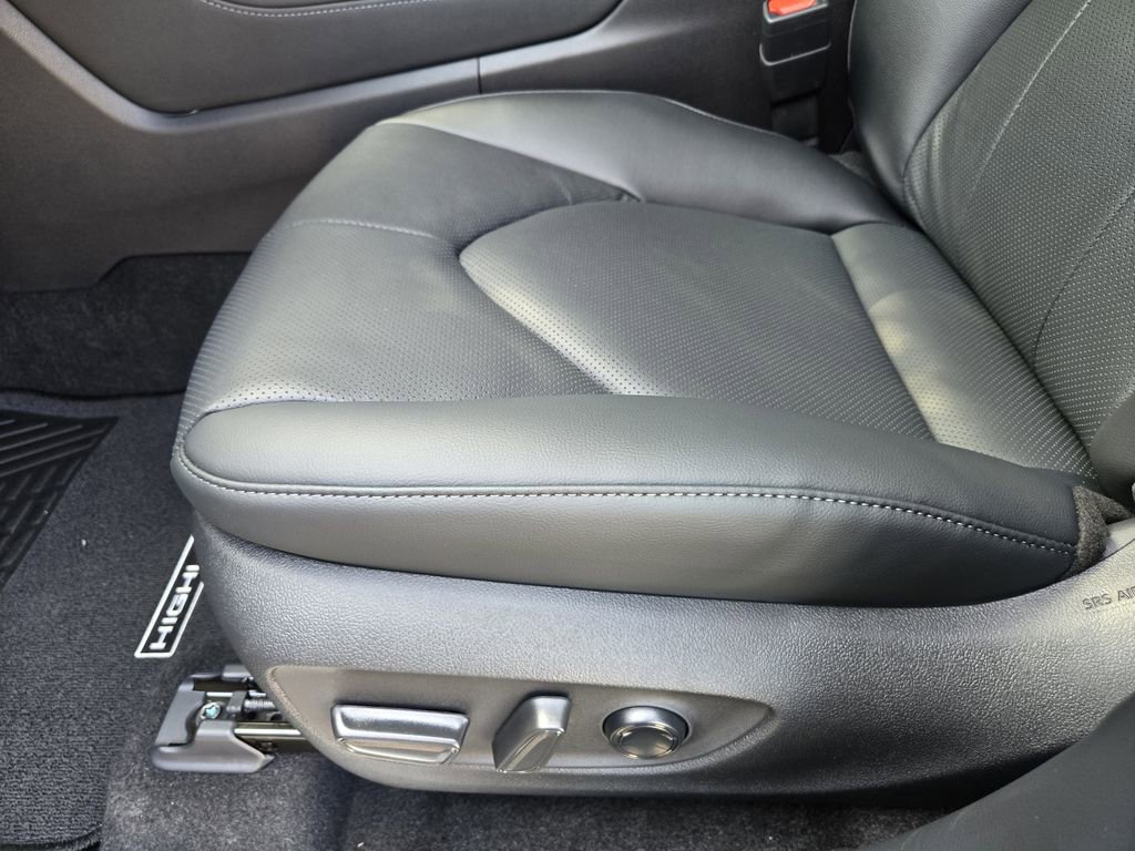 New 2026 Toyota Highlander Limited AWD/4WD image 16