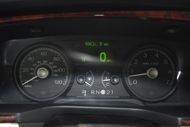 Used 2008 Lincoln Town Car Executive RWD image 21