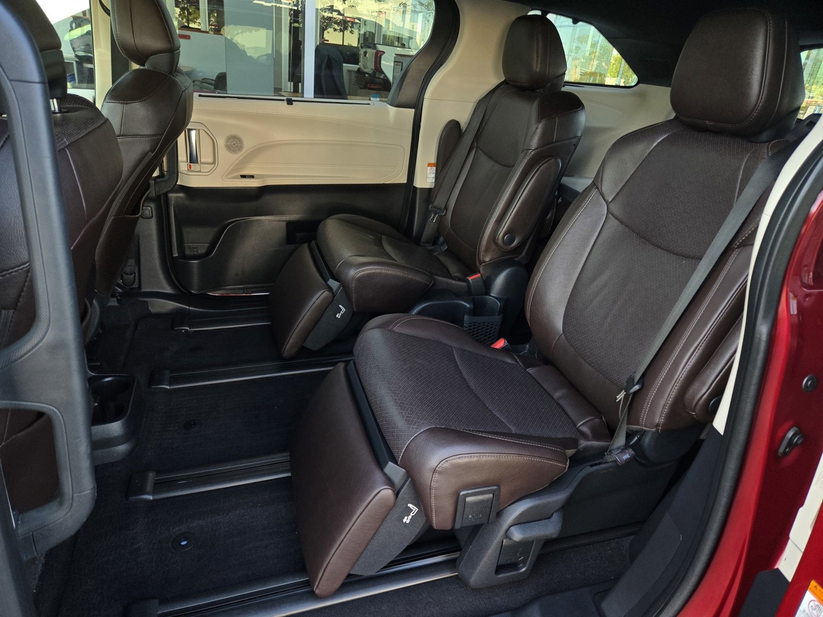 Certified 2022 Toyota Sienna Platinum image 11