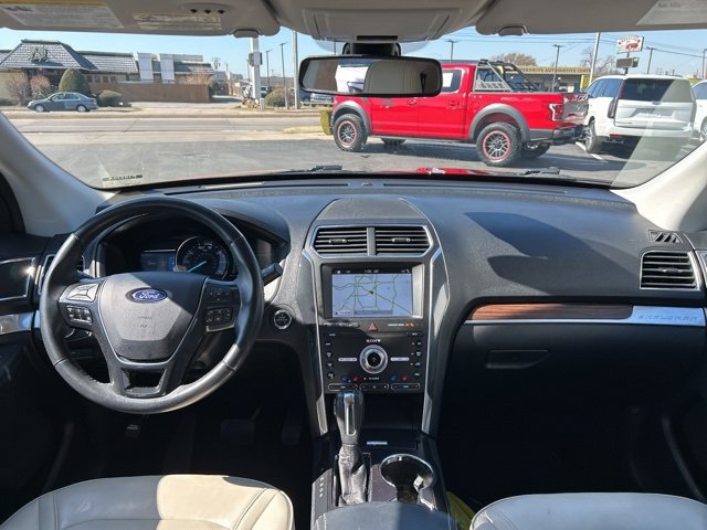 Used 2019 Ford Explorer Limited w/ Limited Luxury Package image 10