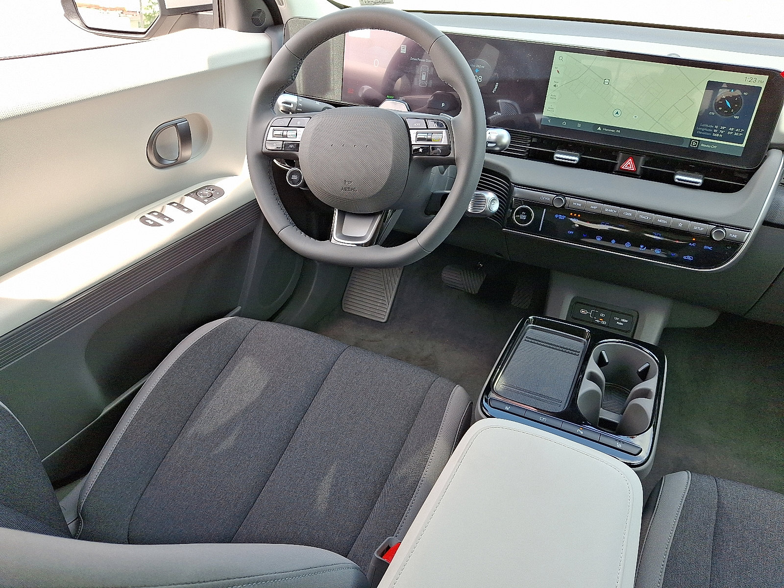 New 2025 Hyundai Ioniq 5 SE image 9
