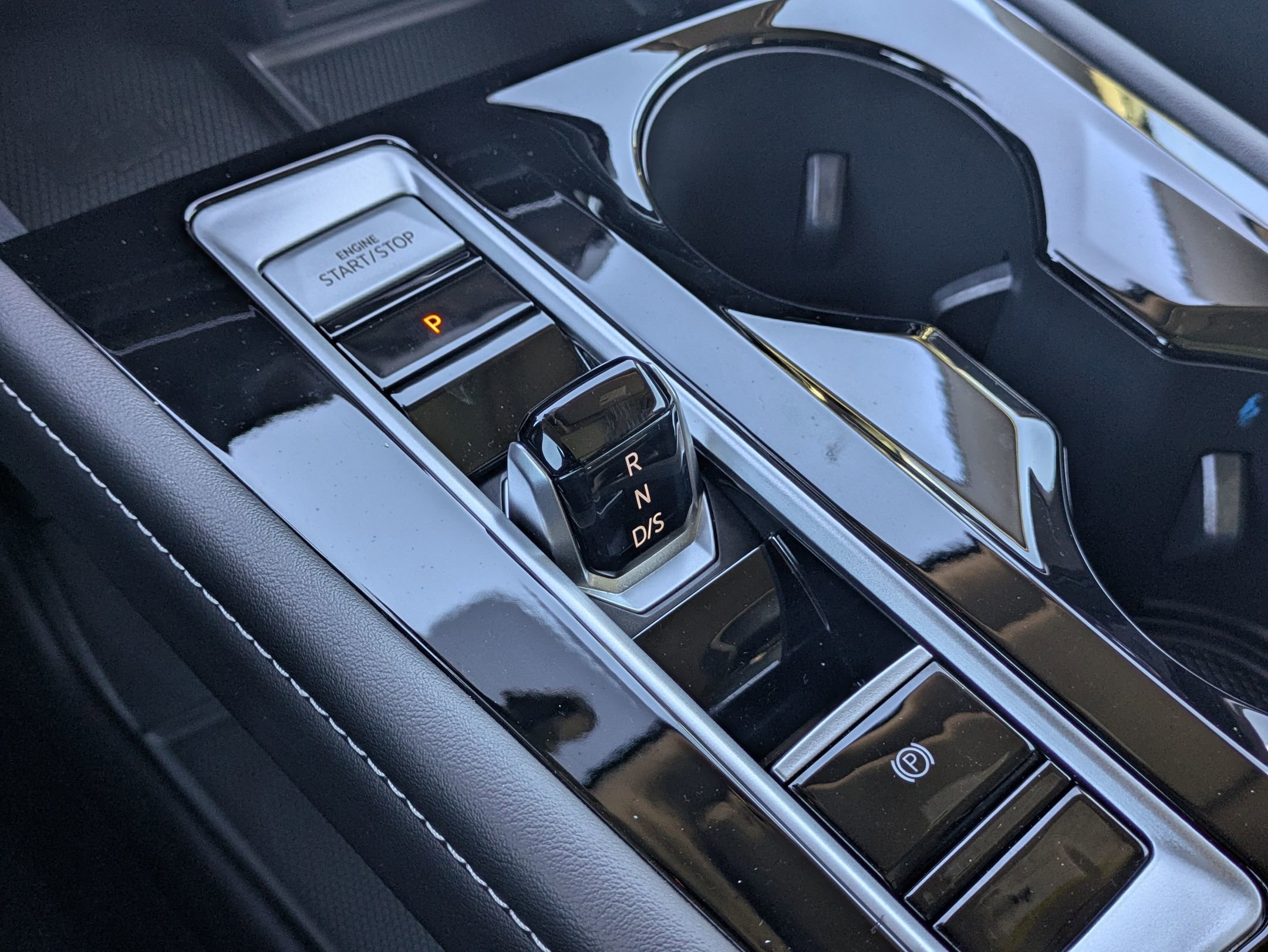 Used 2024 Volkswagen Atlas SEL Premium R-Line image 16