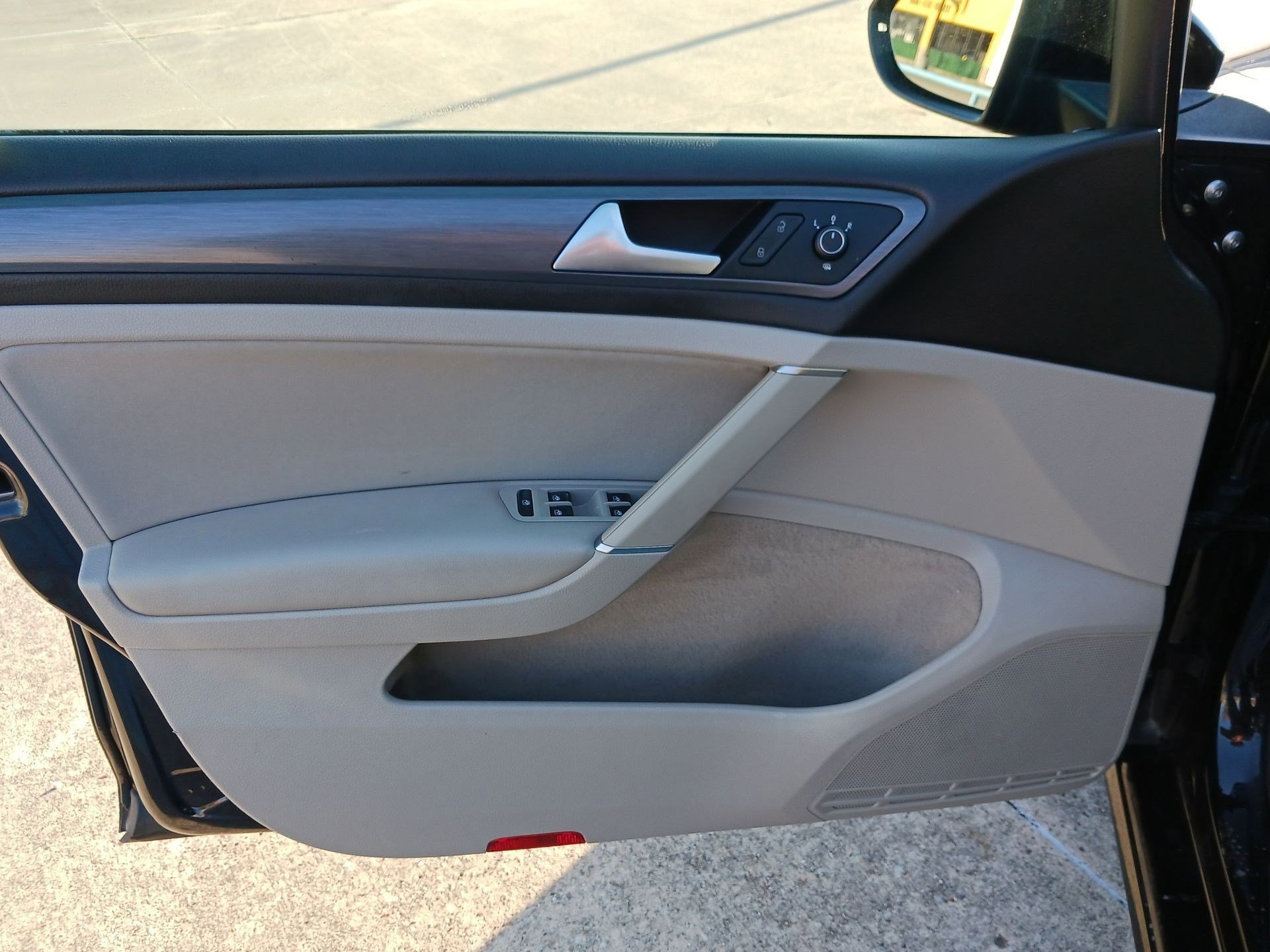 Used 2018 Volkswagen Golf S image 11