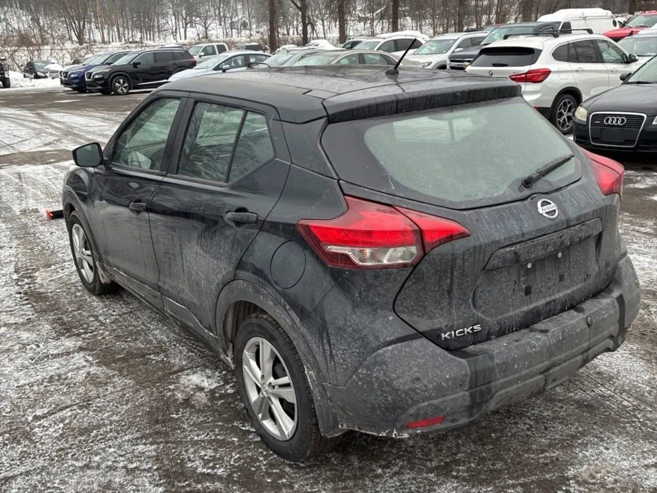 Used 2020 Nissan Kicks S image 2