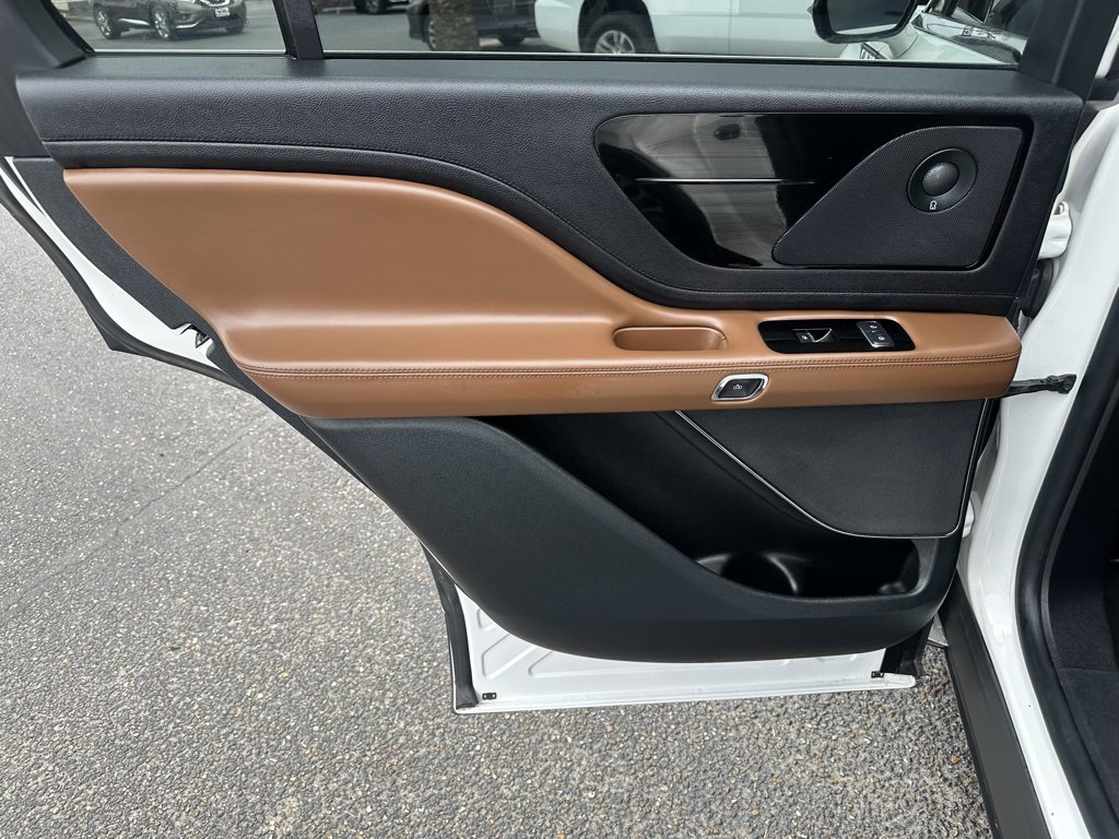 Used 2022 Lincoln Aviator Reserve w/ Elements Package Plus image 15