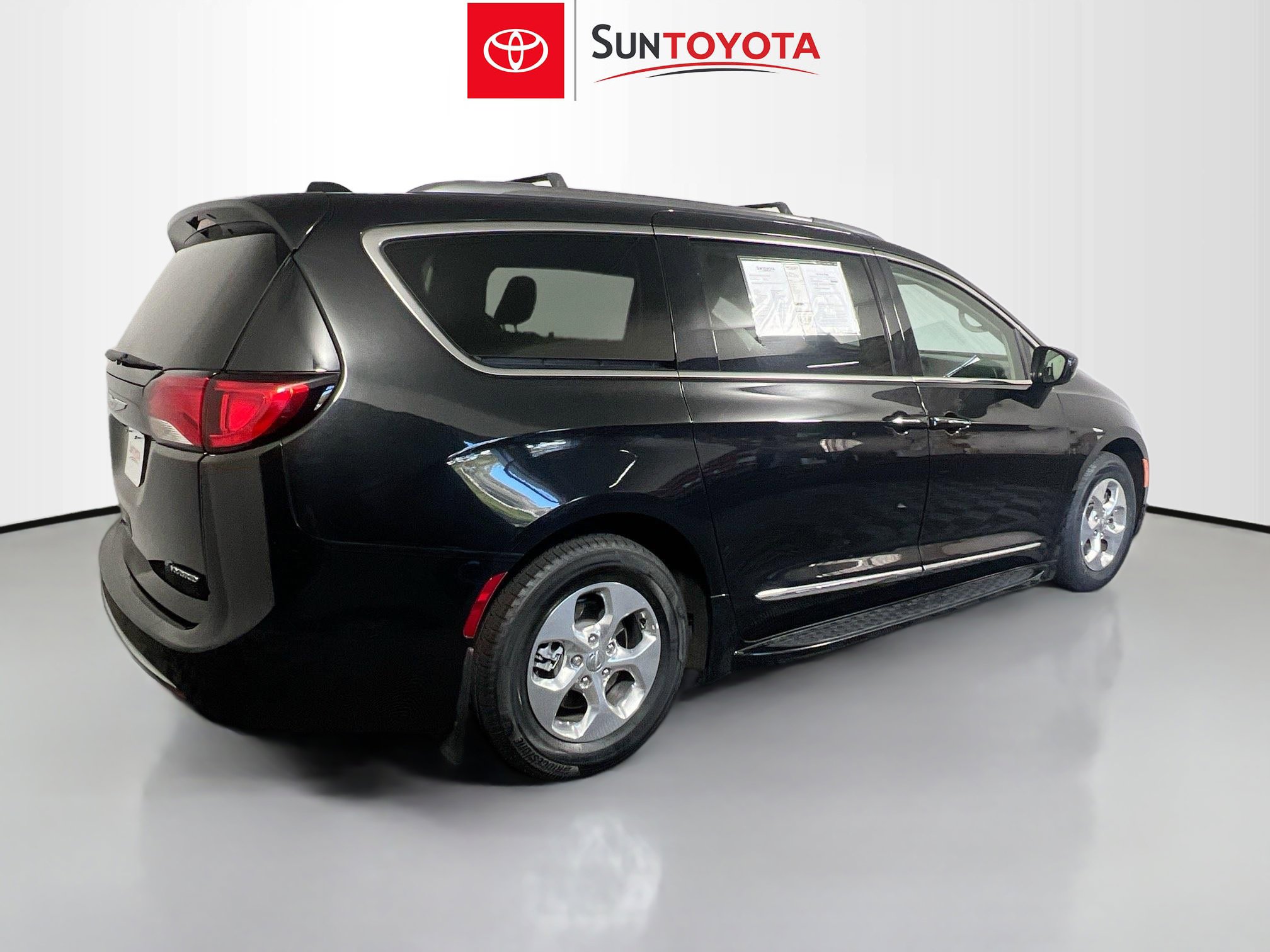 Used 2020 Chrysler Pacifica Touring-L w/ Premium Audio Group image 4