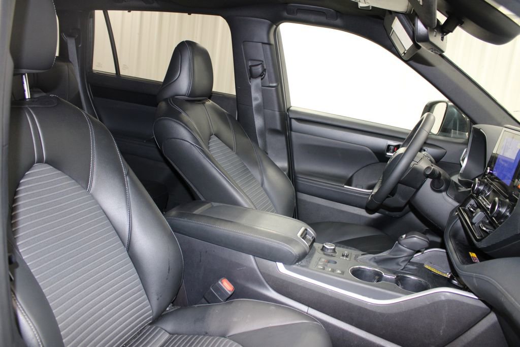 Used 2025 Toyota Highlander XSE image 23