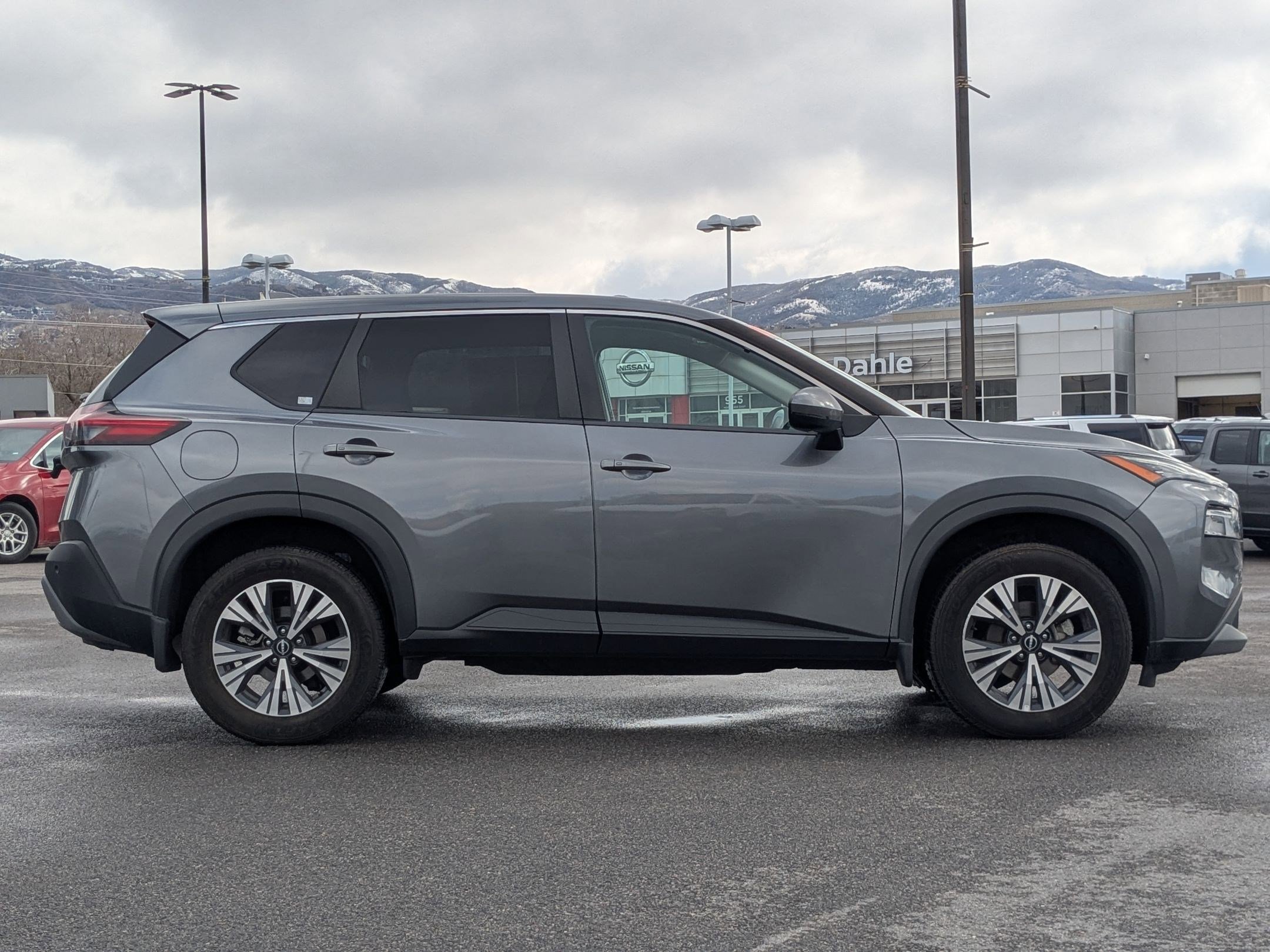 Used 2022 Nissan Rogue SV image 7