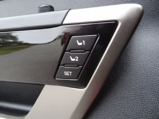 Used 2025 Toyota Tundra Limited AWD/4WD image 15