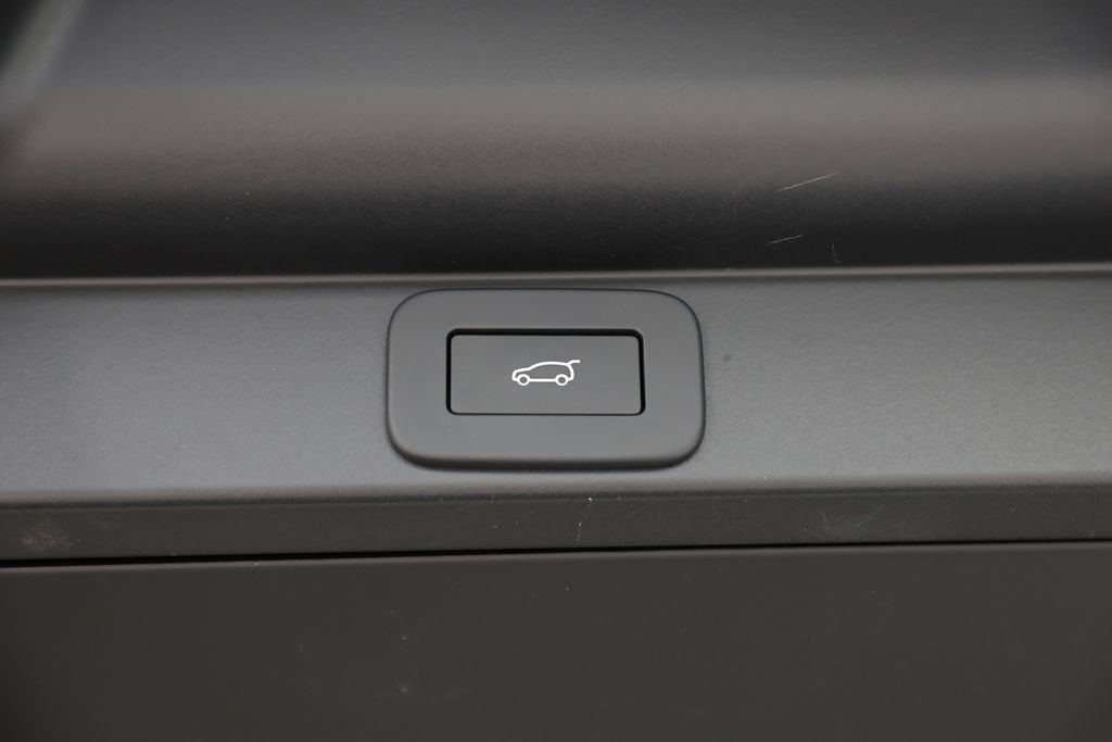 Used 2024 Land Rover Range Rover SV AWD/4WD image 14