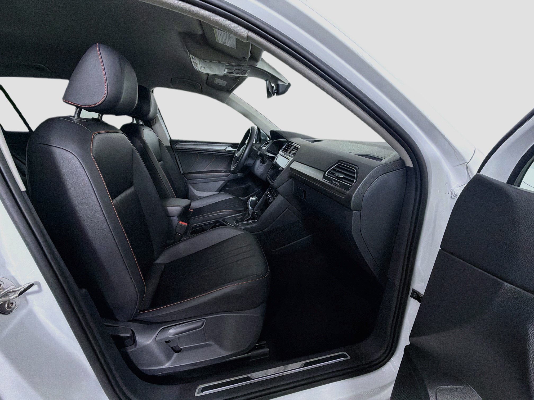 Used 2024 Volkswagen Tiguan Wolfsburg Edition FWD image 31