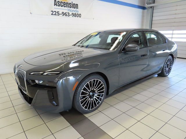 Used 2025 BMW 740i image 2