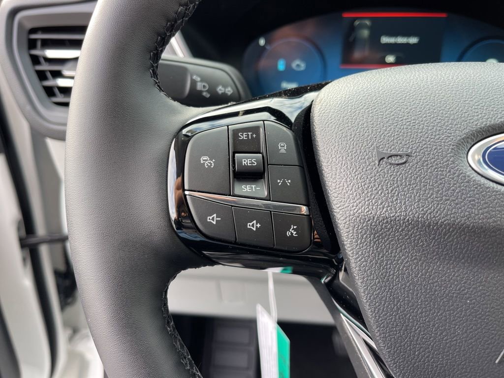 New 2026 Ford Escape SE w/ PHEV Premium Package FWD image 14