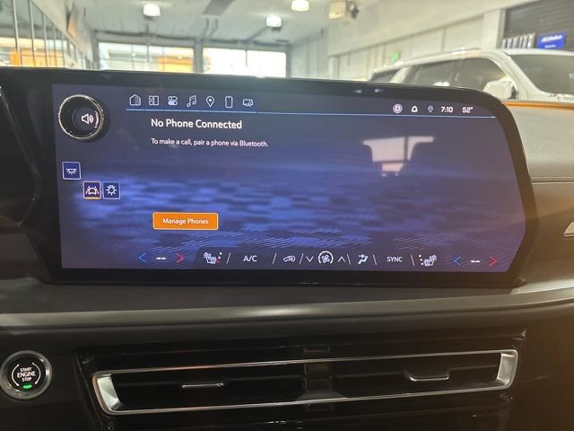 Used 2025 Chevrolet Traverse LT image 26