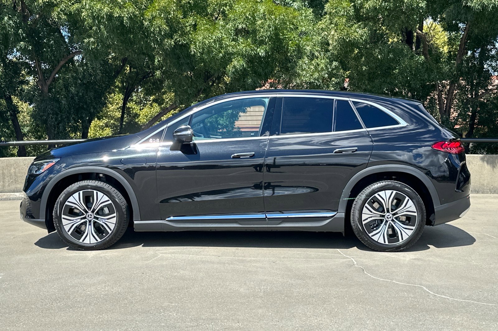 New 2025 Mercedes-Benz EQE 350+ 4MATIC SUV image 2