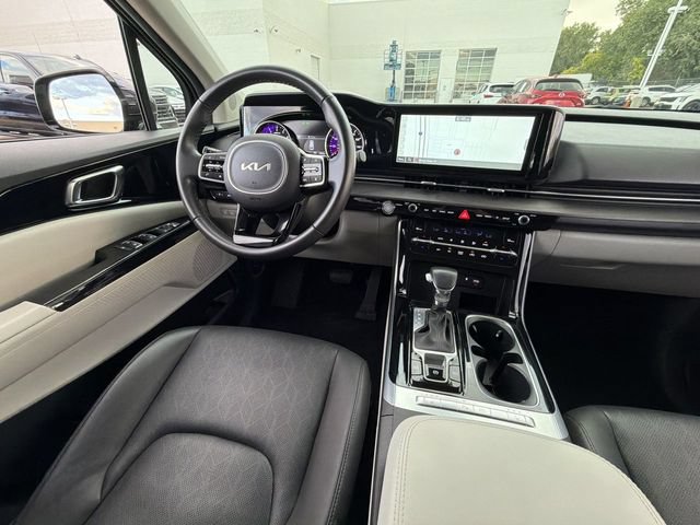 Used 2023 Kia Carnival EX FWD image 18