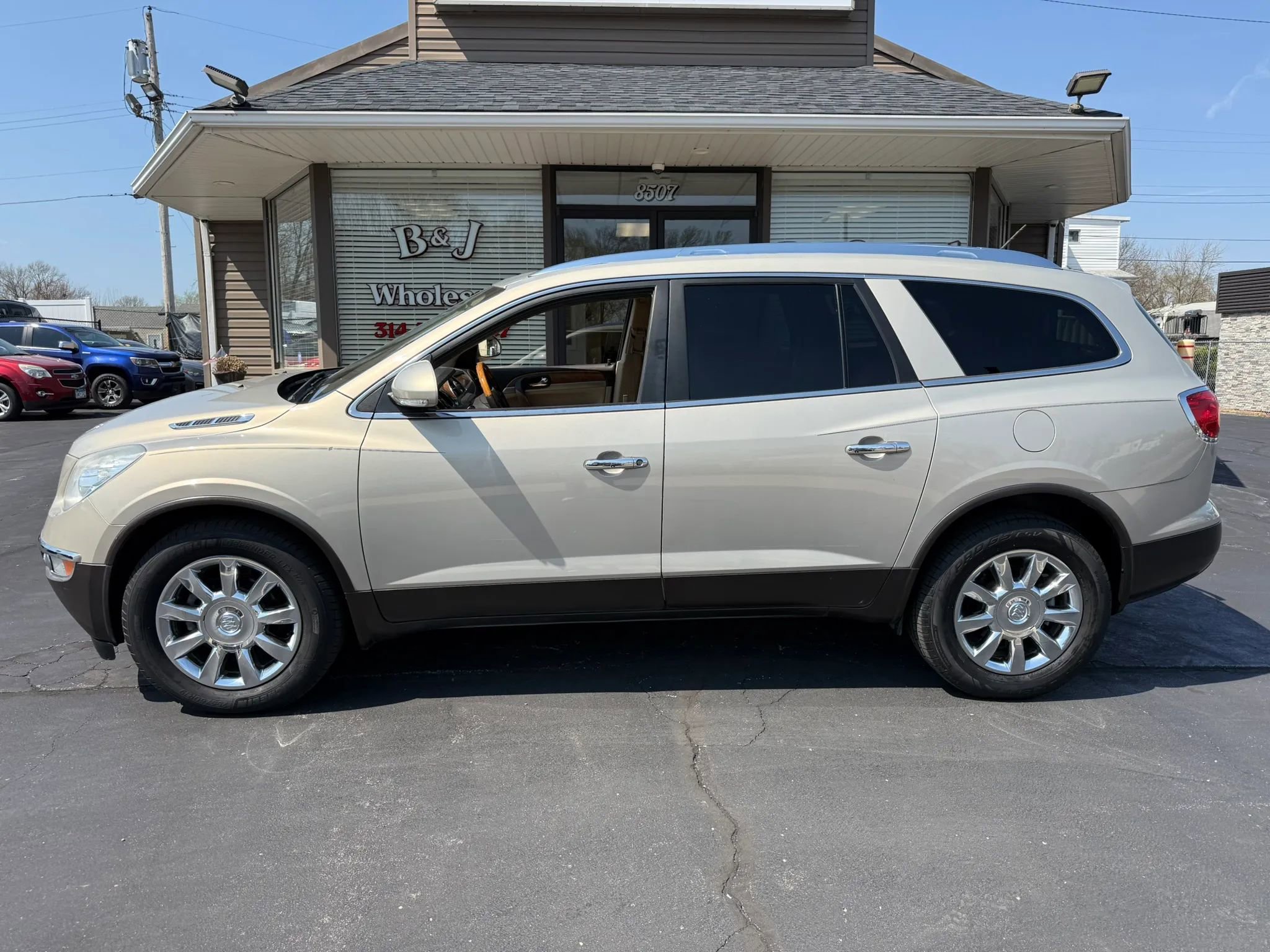 Used 2011 Buick Enclave CXL FWD image 2