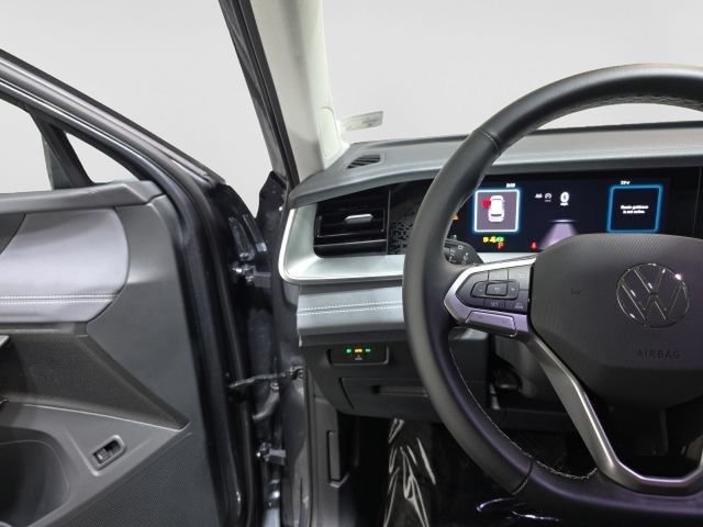Certified 2025 Volkswagen Tiguan SE AWD/4WD image 16