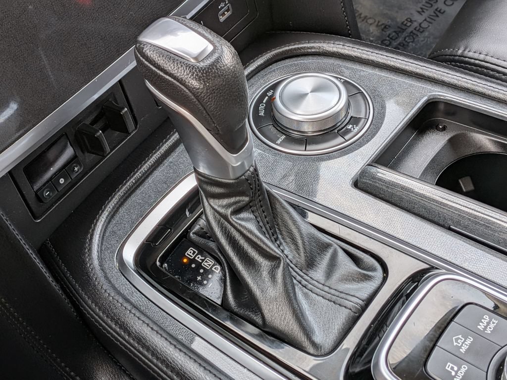Used 2024 Nissan Armada SV AWD/4WD image 25