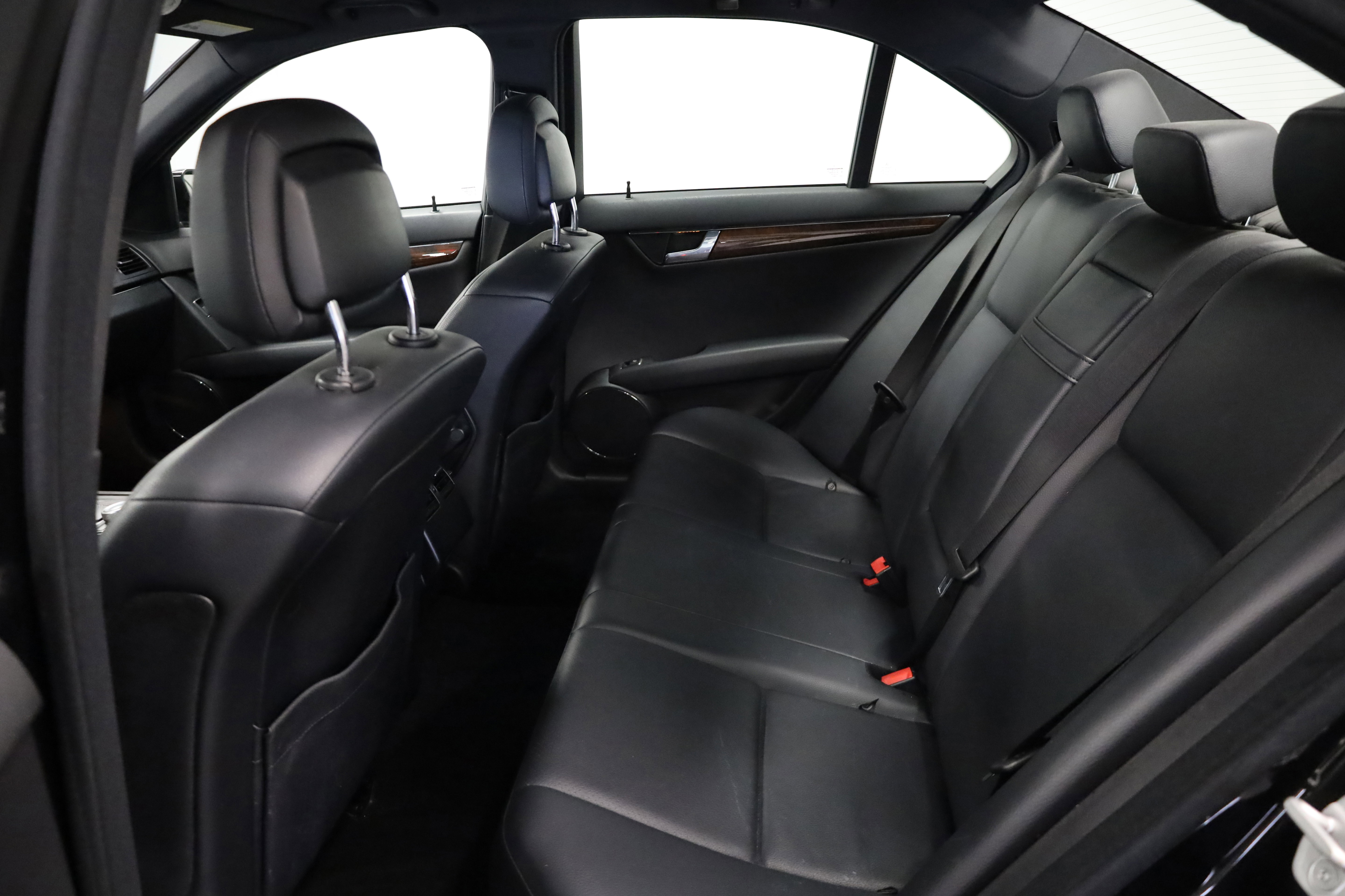 Used 2011 Mercedes-Benz C 300 4MATIC Sedan image 32