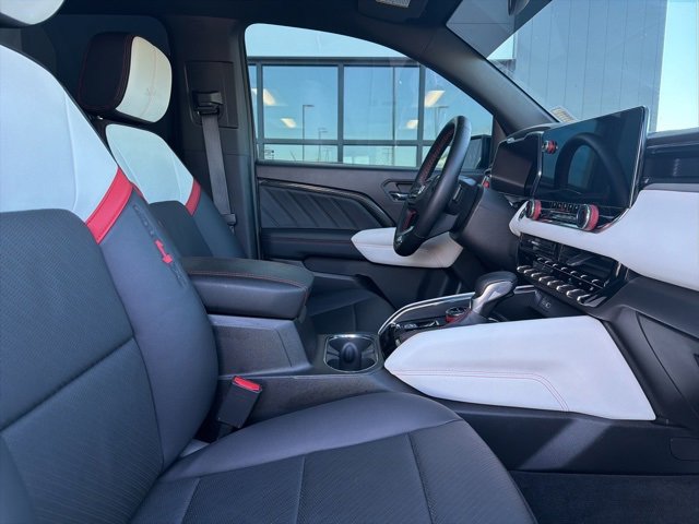 Used 2024 GMC Canyon AT4X image 11