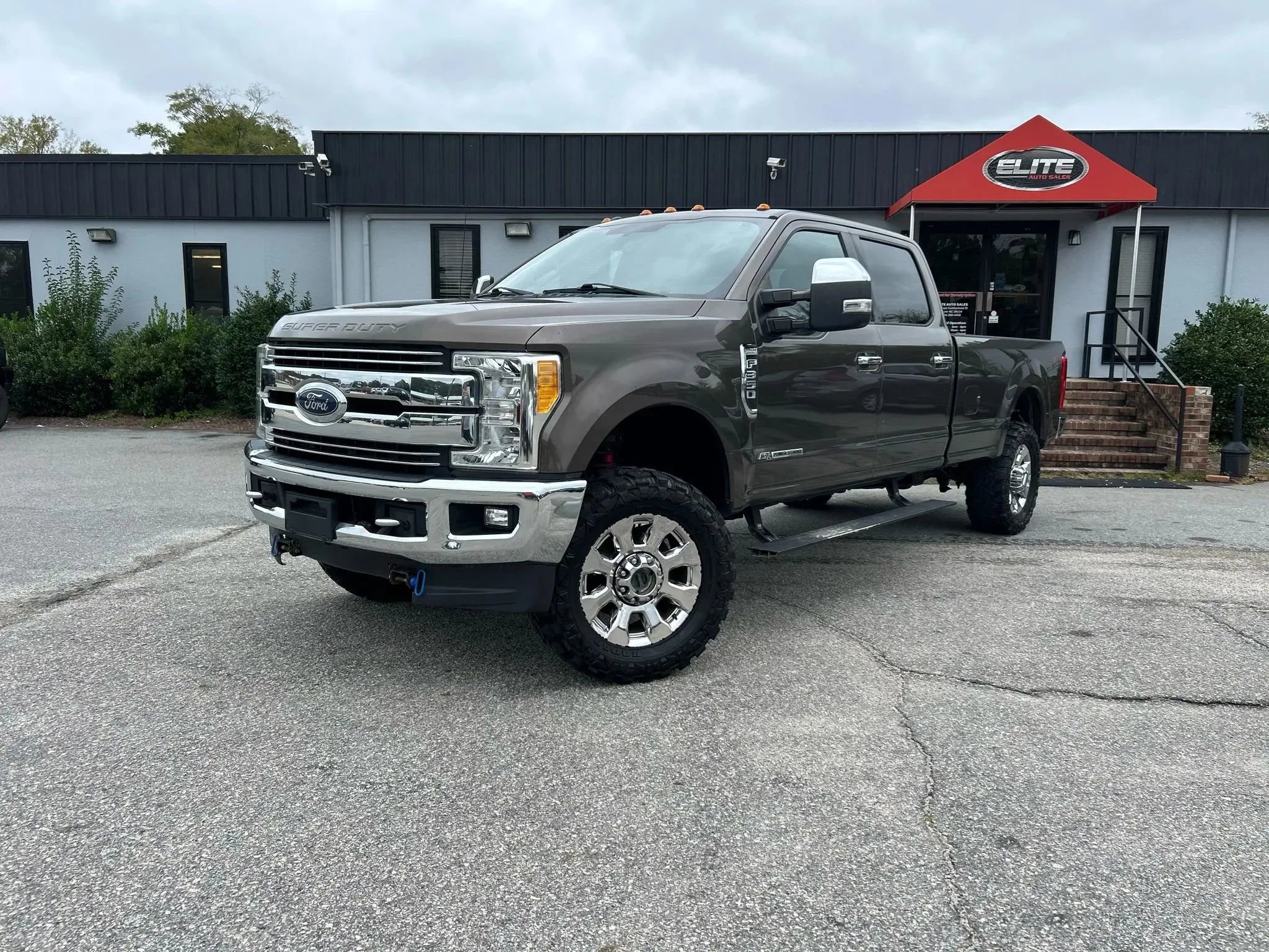 Used 2017 Ford F350 Lariat w/ Chrome Package image 3