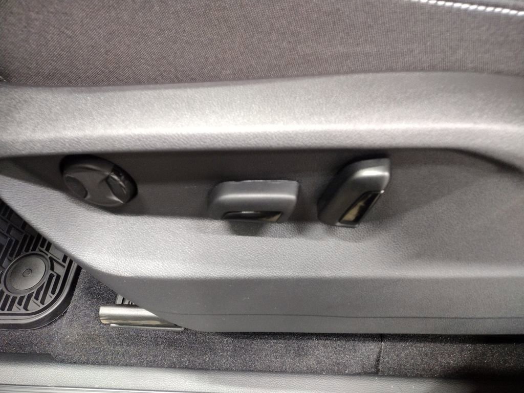 New 2026 Volkswagen Atlas SE image 21