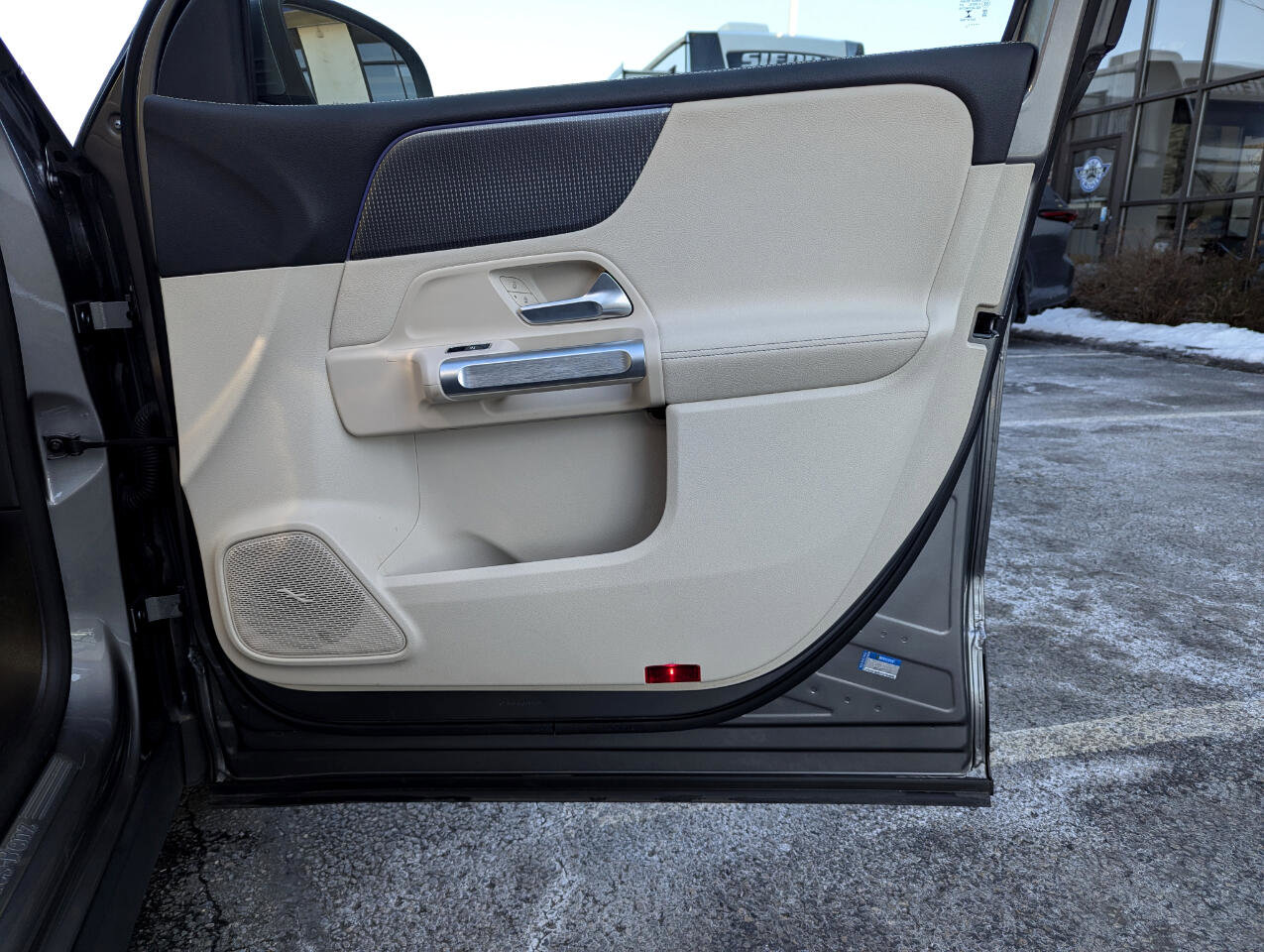 Used 2022 Mercedes-Benz EQB 300 4MATIC image 33