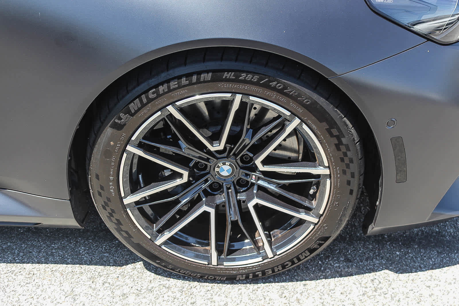 Used 2025 BMW M5 w/ Carbon Package image 9