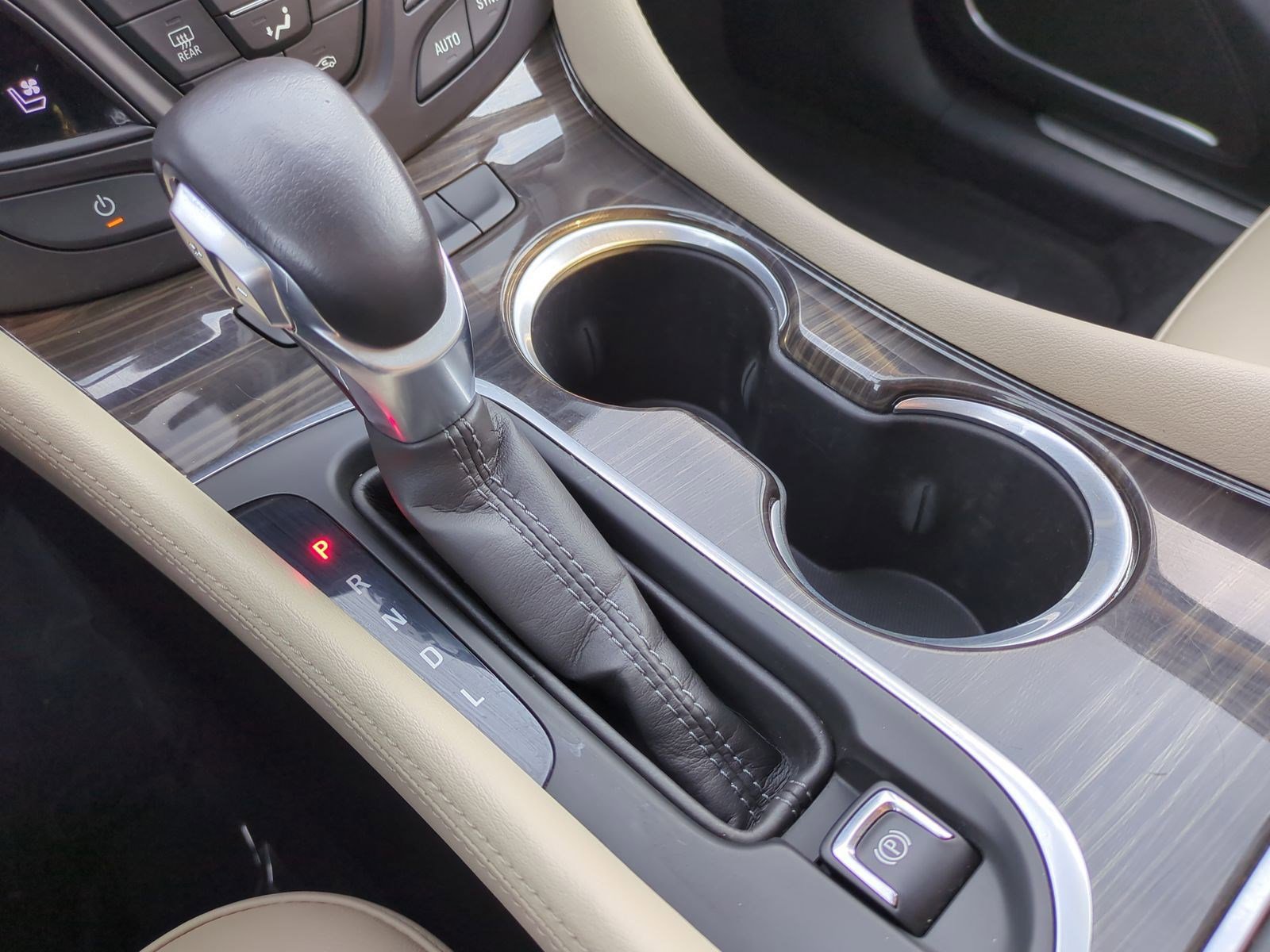 Used 2020 Buick Envision Premium w/ Driver Confidence Package image 26