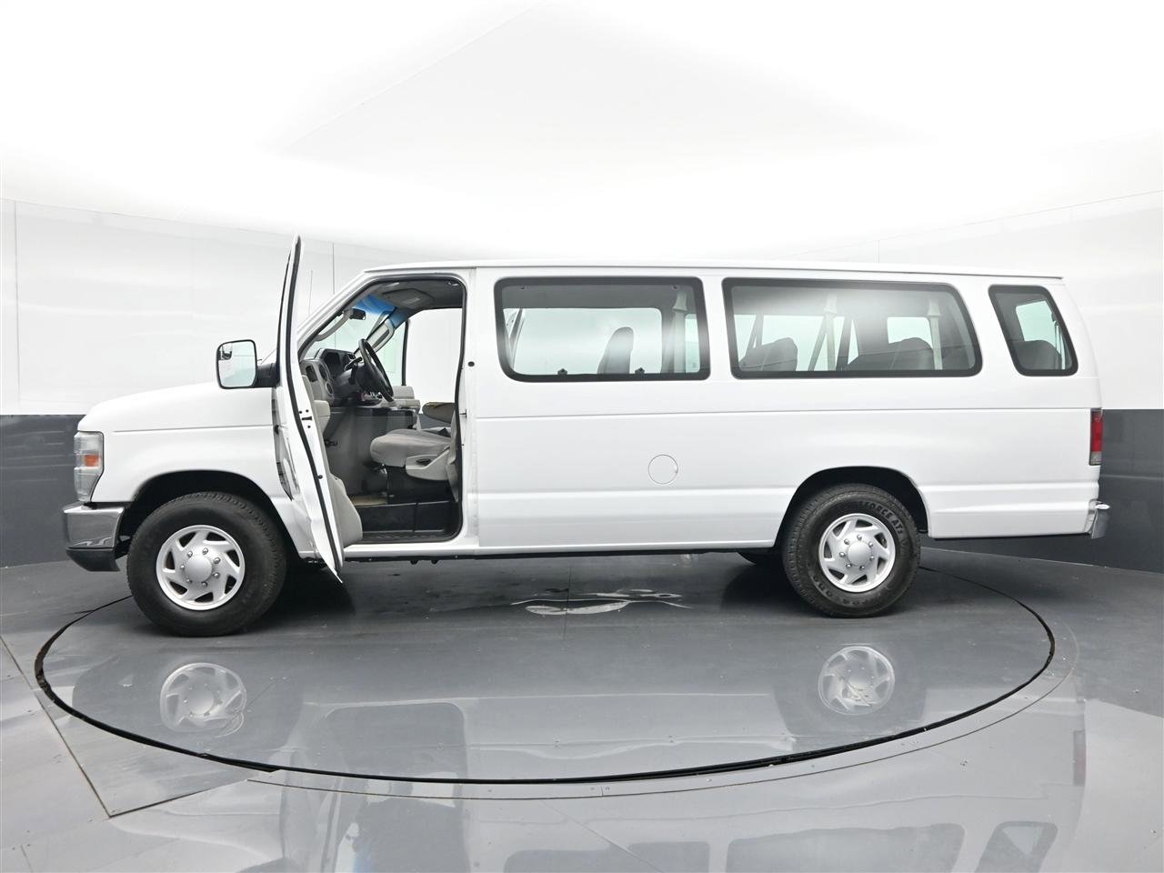 Used 2014 Ford E-350 and Econoline 350 XLT RWD image 38