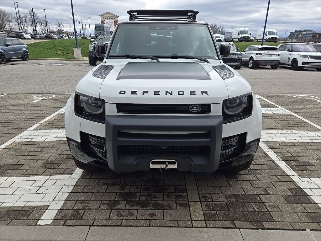 Used 2023 Land Rover Defender 90 X-Dynamic SE image 2