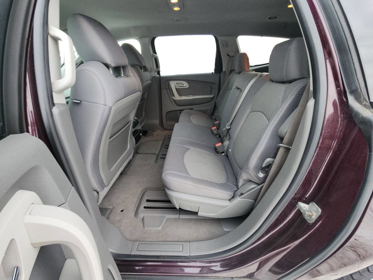 Used 2010 Chevrolet Traverse LS FWD image 30