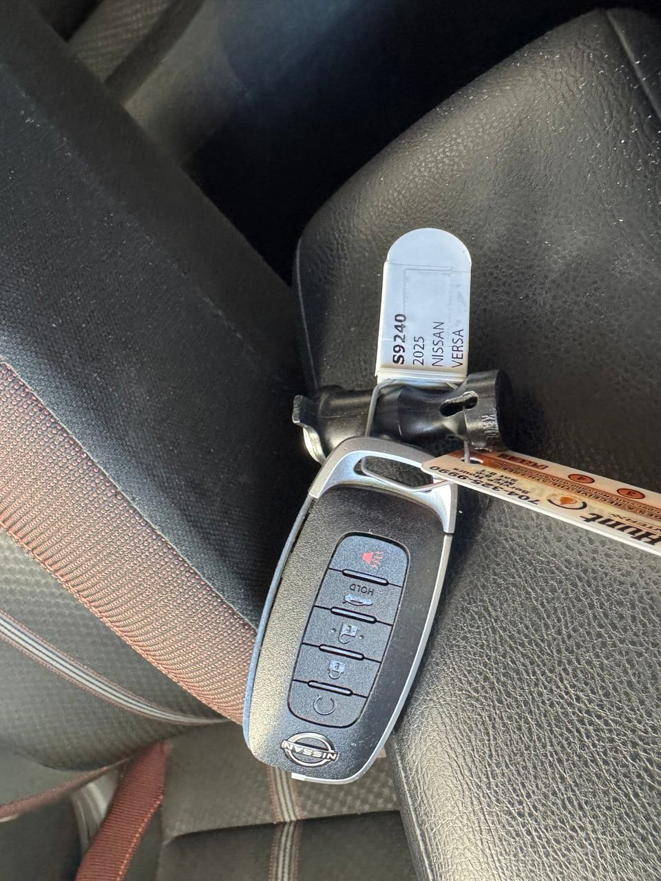 Used 2025 Nissan Versa SR FWD image 3