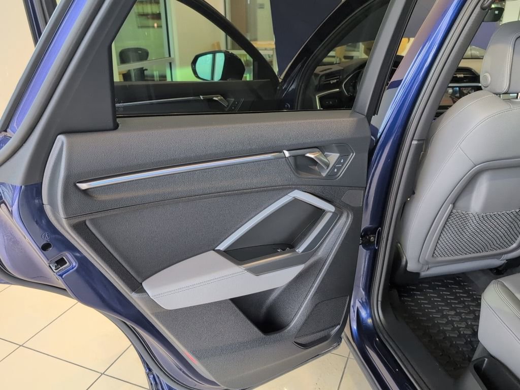 Used 2024 Audi Q3 2.0T Premium Plus w/ Premium Plus Package image 30