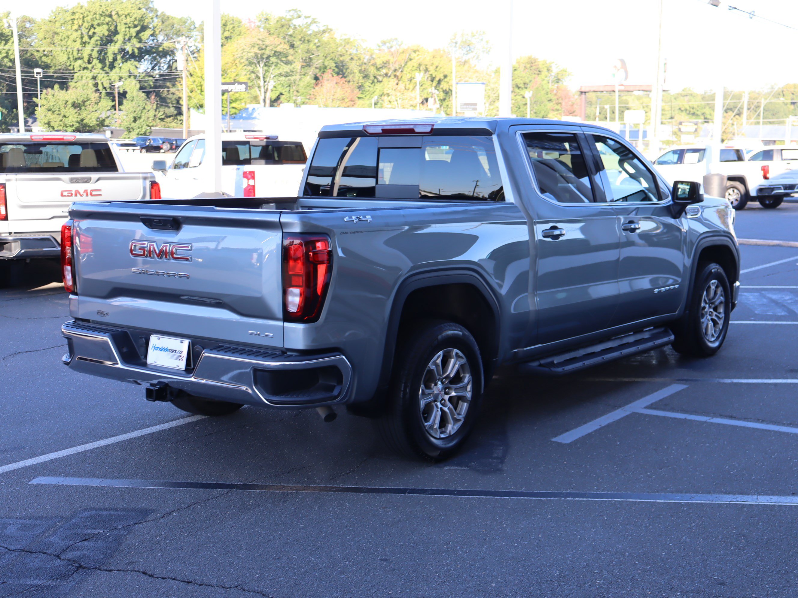 Used 2025 GMC Sierra 1500 SLE w/ Preferred Package AWD/4WD image 10
