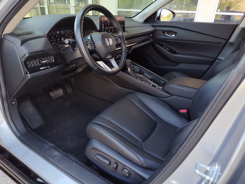 Used 2024 Honda Accord Touring image 2