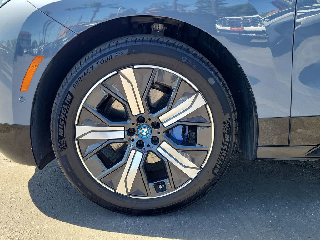 Used 2025 BMW iX xDrive50 image 33