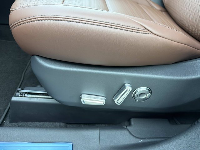 New 2026 Lincoln Nautilus Reserve w/ Jet Appearance Package AWD/4WD image 11