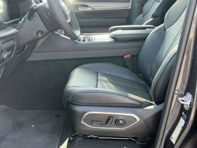 New 2026 Jeep Grand Wagoneer Limited AWD/4WD image 10