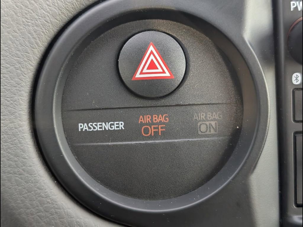 Used 2015 Toyota Yaris L image 20