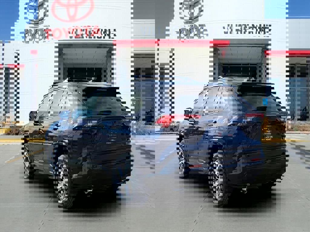 New 2025 Toyota RAV4 SE image 3