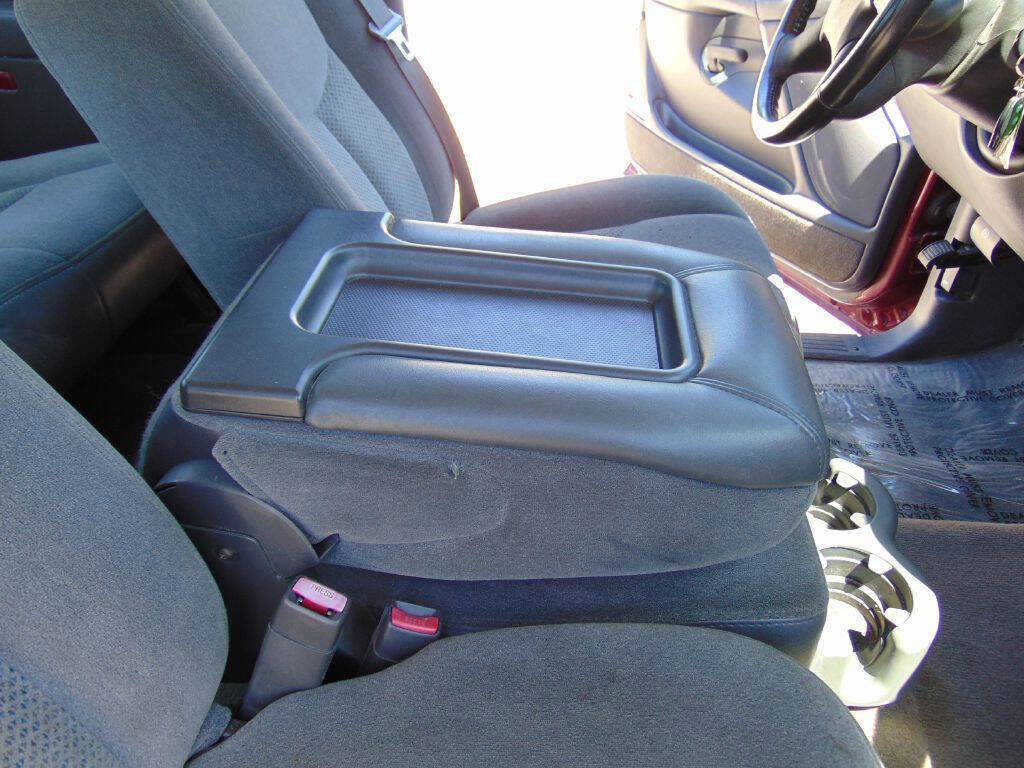 Used 2005 Chevrolet Silverado 1500 LS w/ Light Duty Power Package AWD/4WD image 19