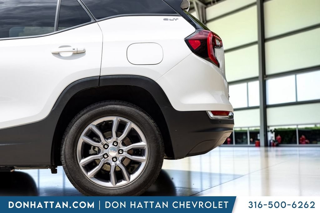 Used 2023 GMC Terrain SLT FWD image 31