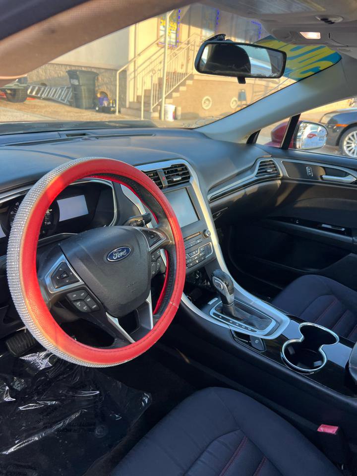 Used 2016 Ford Fusion SE FWD image 9
